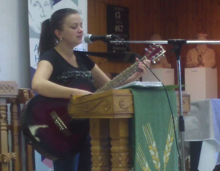 Csákány Marianna énekes